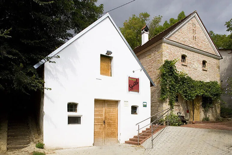 Presshaus und Weinkeller bauen lassen